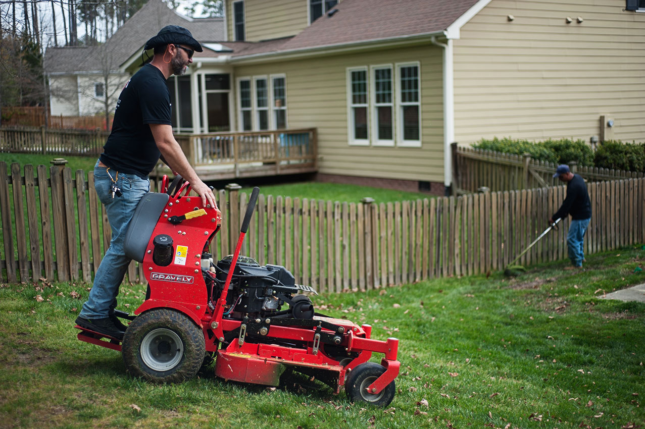 Coob's Lawn Care Lawn Mowing